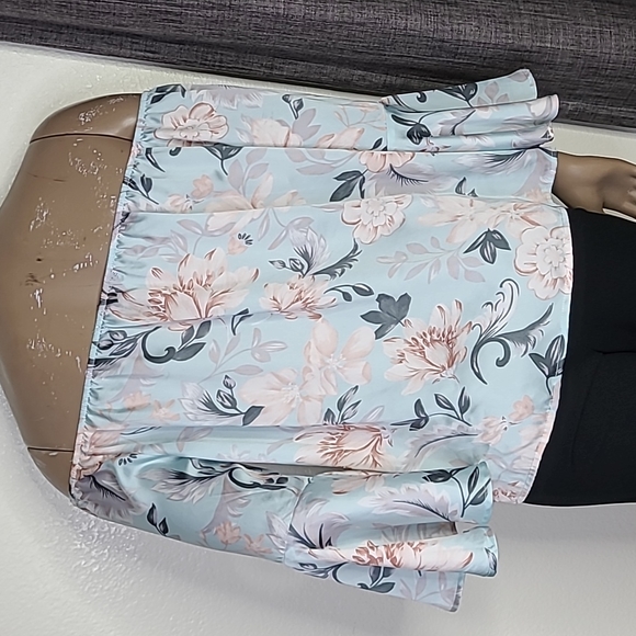 Mother's Day Top Size Large Pastel Floral Off Shoulder Ruffle Bellsleeves Pretty - Picture 3 of 5